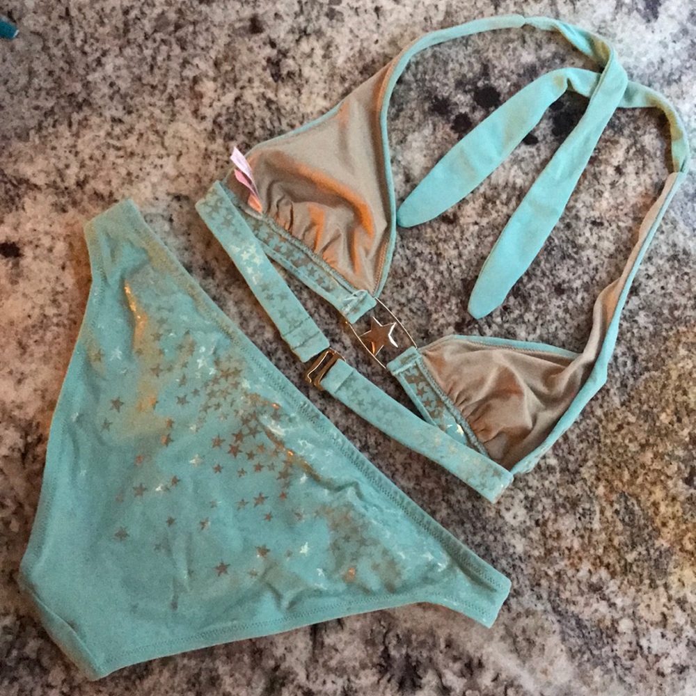 Bikini - Picture 3 of 3